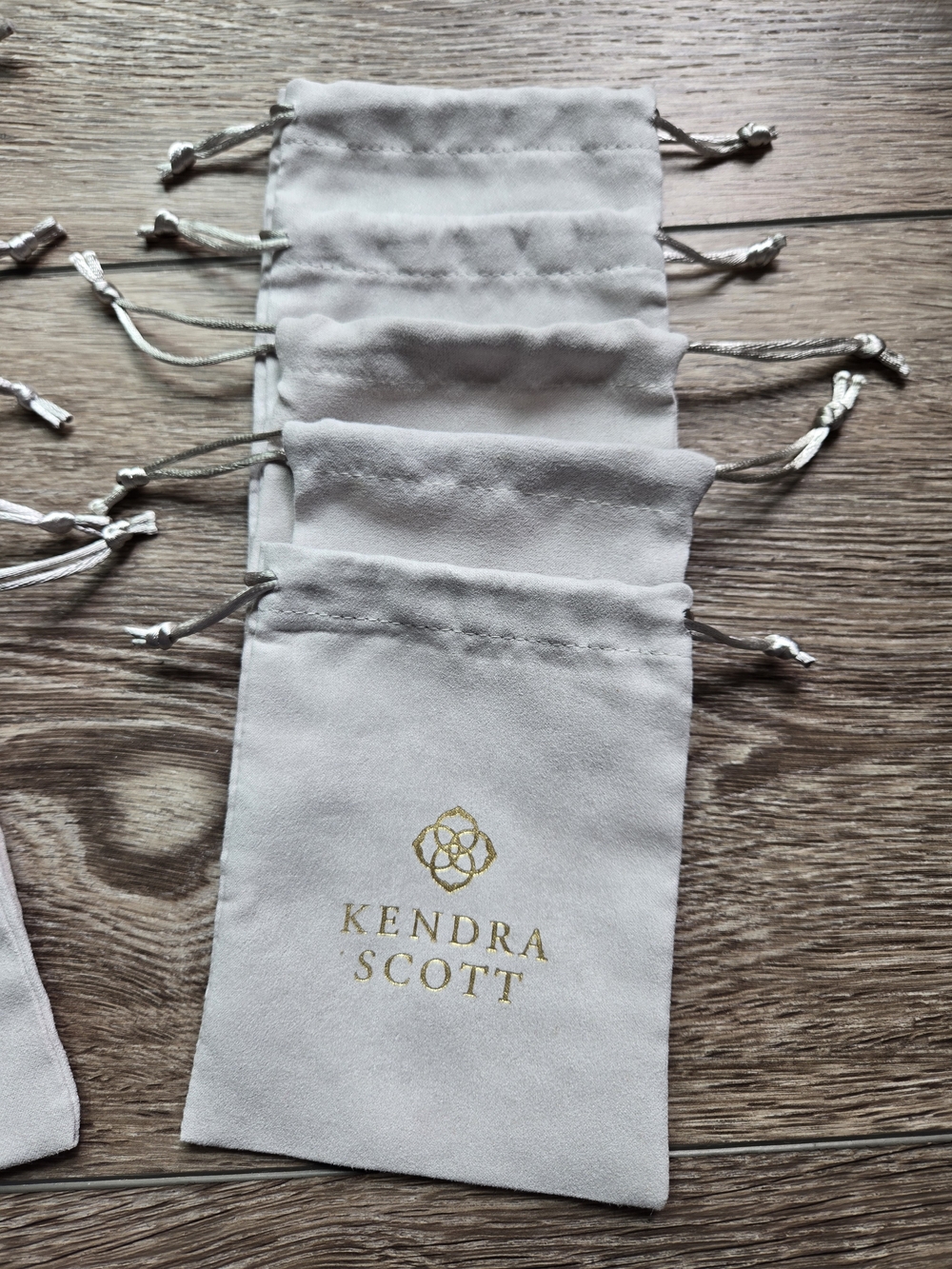 Kendra Scott Light Gray Drawstring Jewelry Pouches with Gold Logo (Set) - Picture 2 of 4